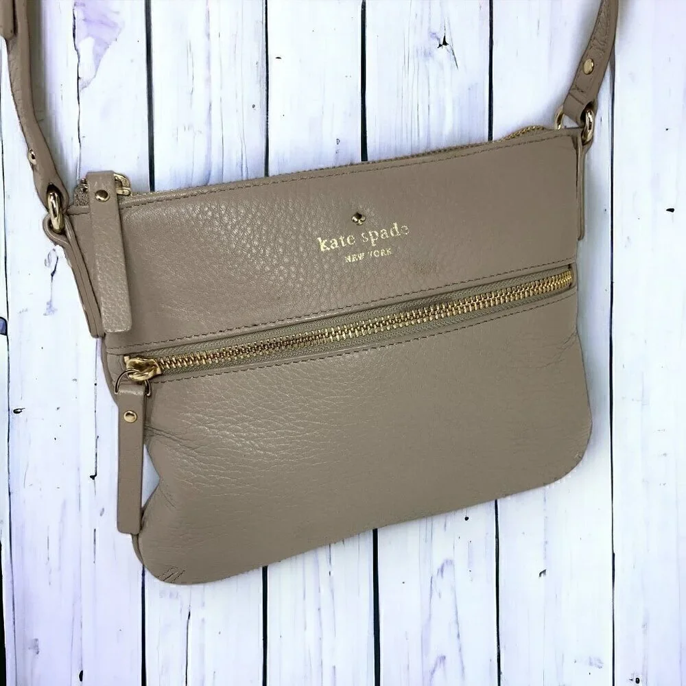 Kate Spade New York Cobble Hill Tenley Crossbody Bag Beige Pebble Grain Leather